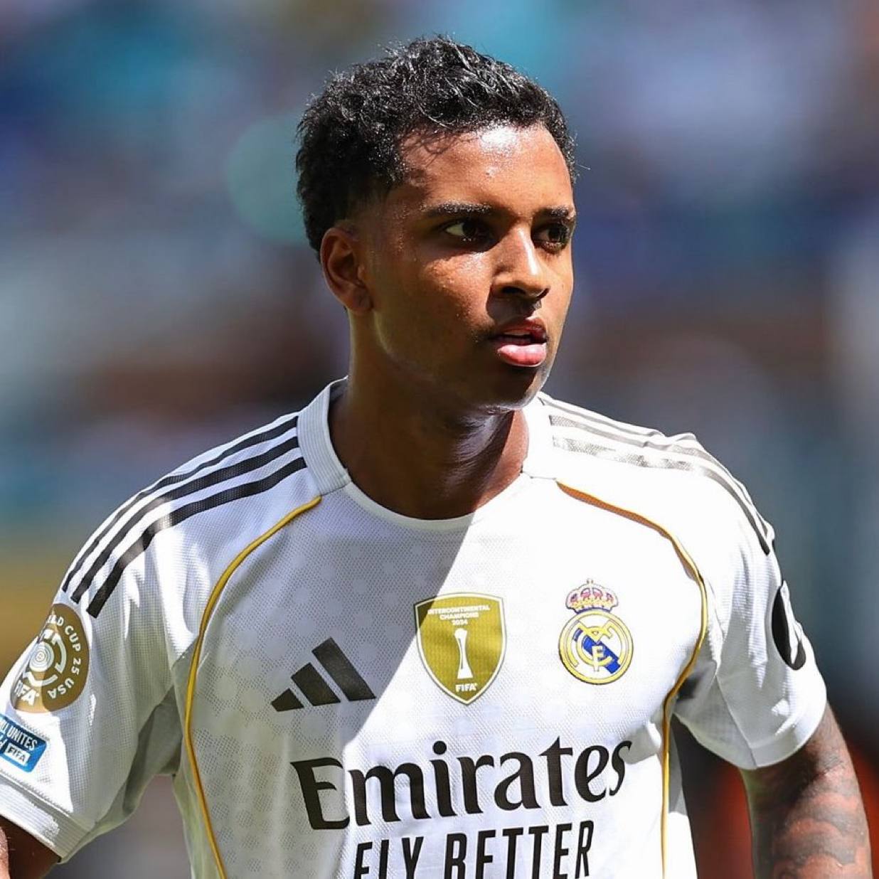 Манчестер Сити зидди фурӯши Аканҷӣ ба «Галатасарай» нест